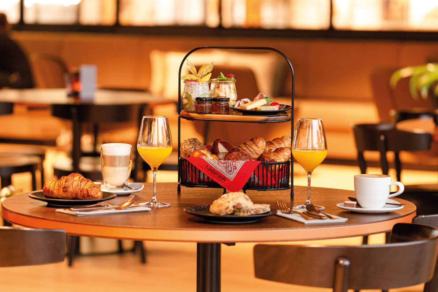 Old Swiss Tour – Glarus, Lakes & Chocolate