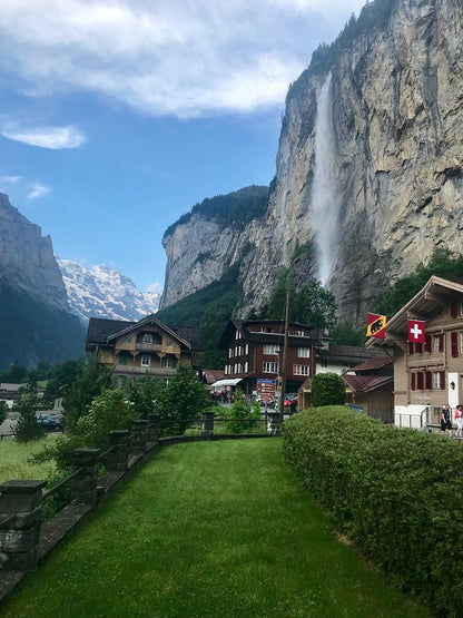 Bernese Alps Grand Experience – Interlaken, Lauterbrunnen & Grindelwald + Mountain Adventure